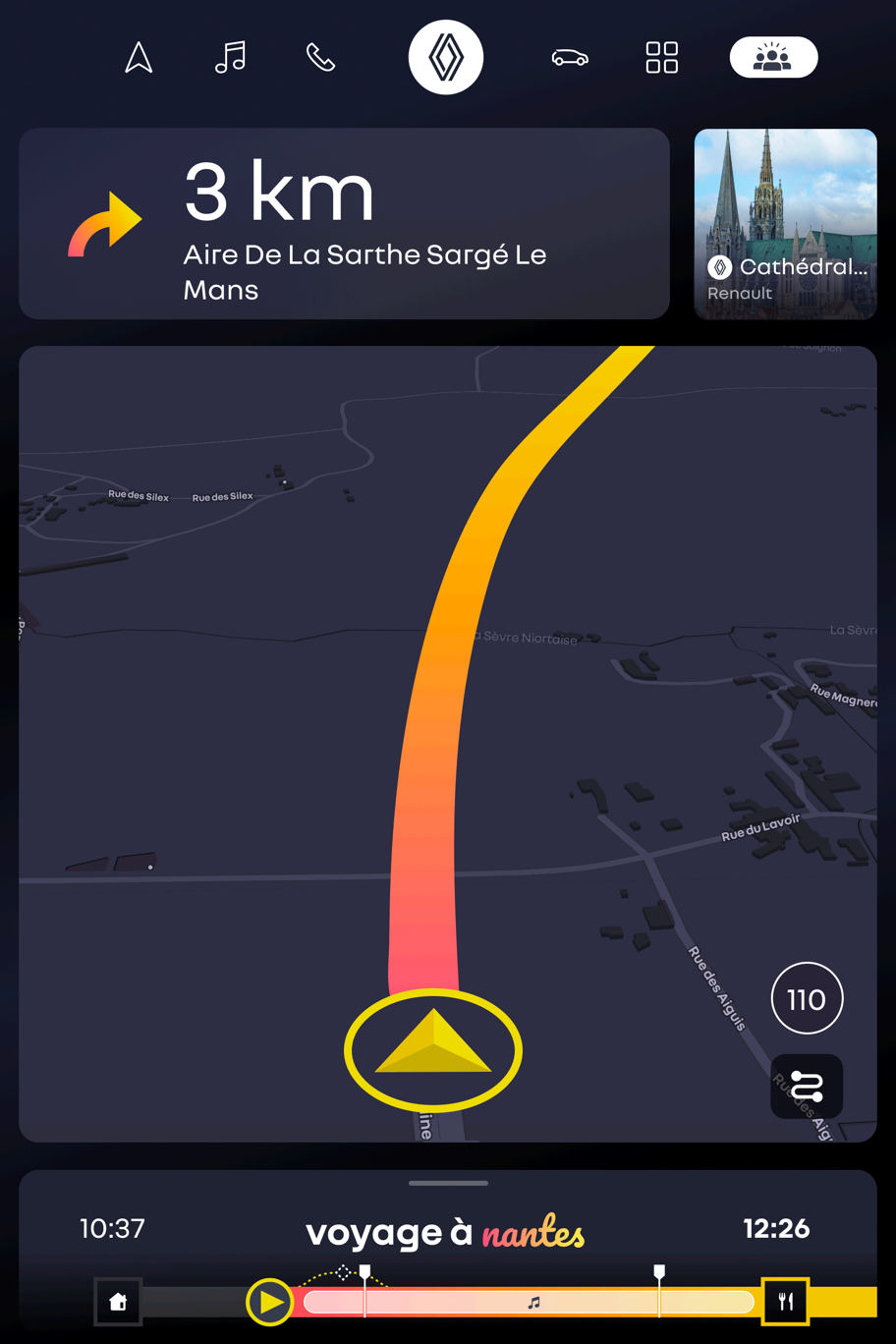 Écran OpenR Moment OS en mode roulage : guidage à 3 km et Timeline « voyage à Nantes ».
